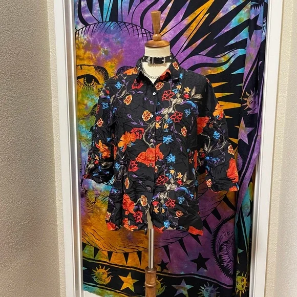 🌈 Lovely floral night button top - Picture 4 of 11